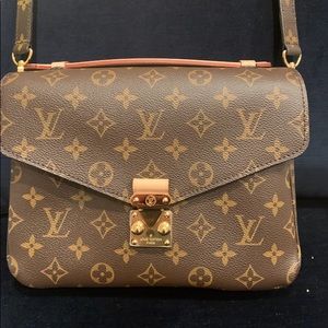 Authentic brown monogram coated canvas Pochette Métis with gold hardware /Spain
